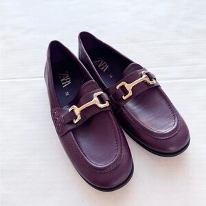 Zara Girl Classic Loafers with Gold Bar in Burgundy NWOT Size EUR 36 US 4